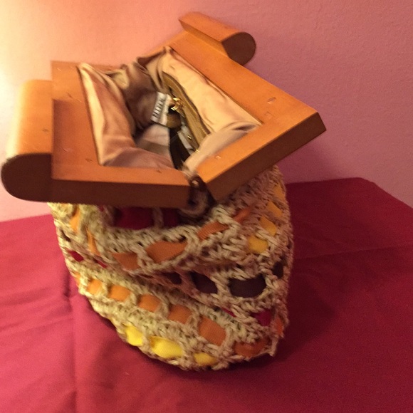 Nine West multi color wheat straw clutch bag - Picture 6 of 6